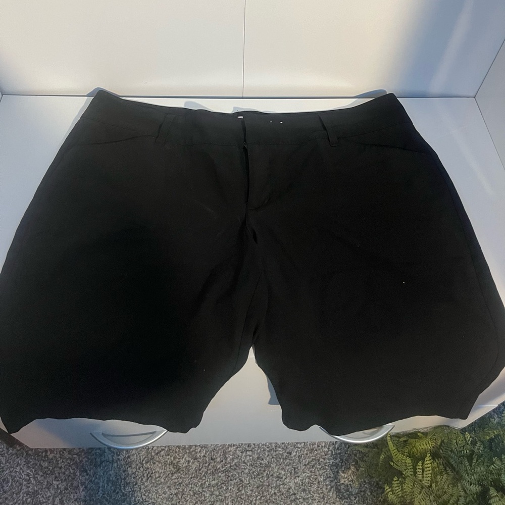 Old Navy black, dressy Bermuda style shorts